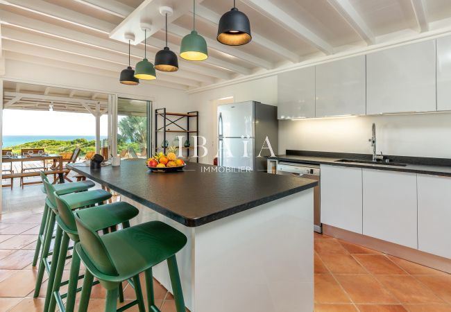 American kitchen with central island and high chairs