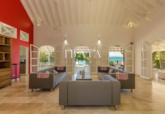 Pleasant living room with large opening to the terrace