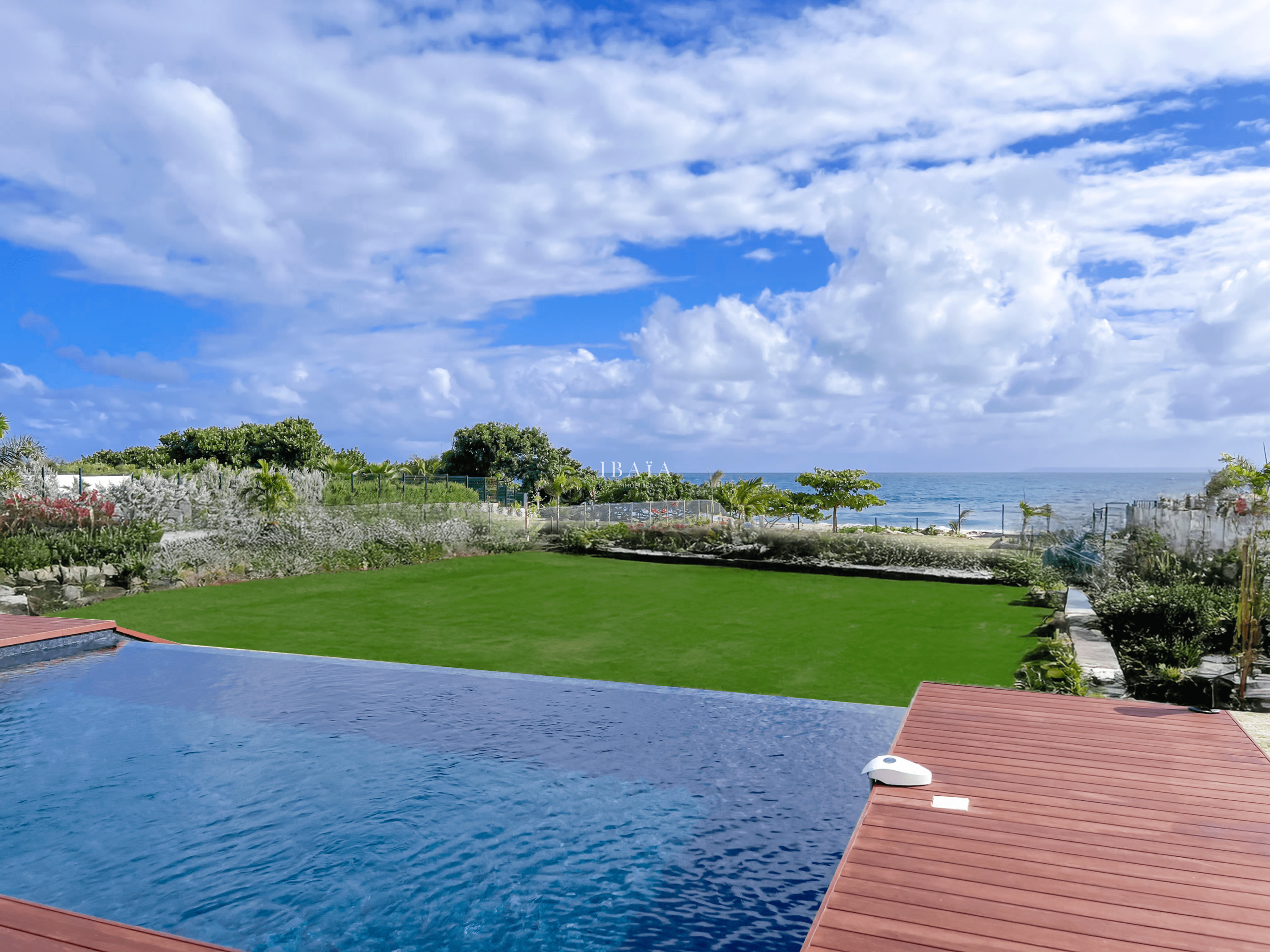 Pool and garden facing the ocean