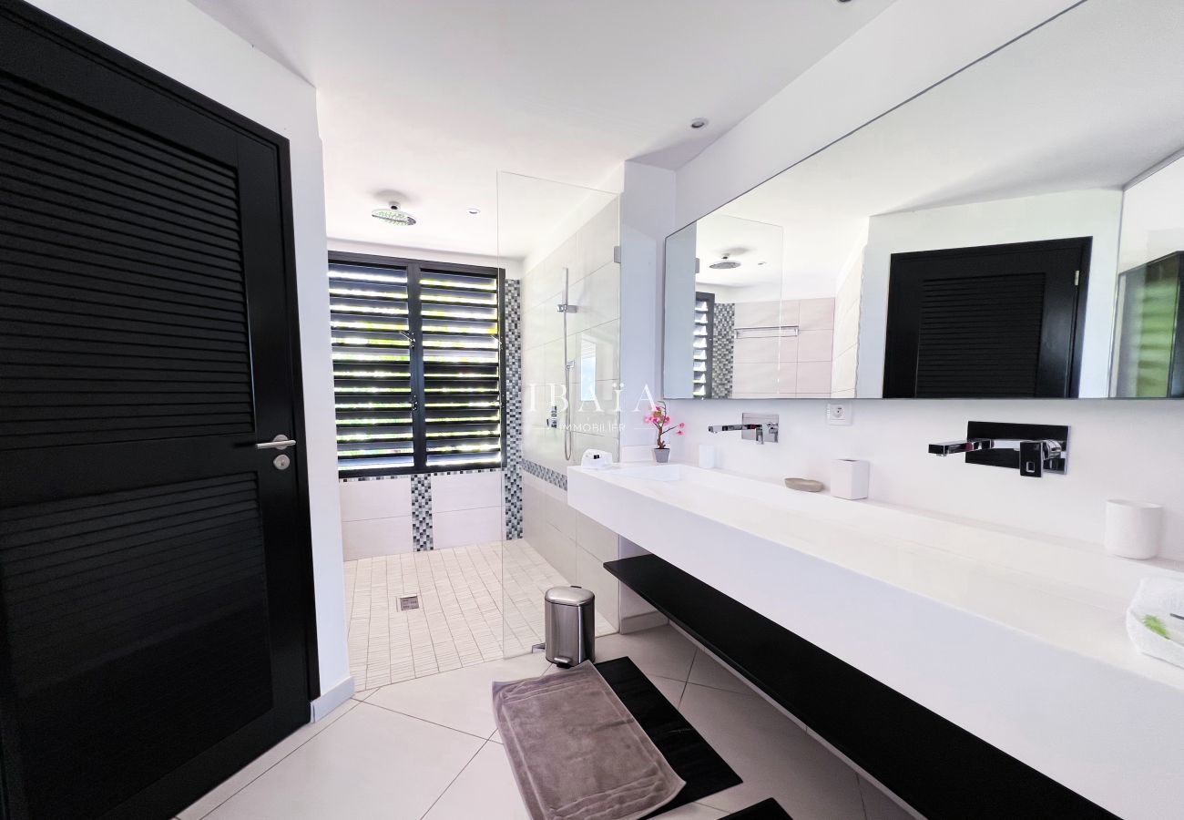 Spacious bathroom and walk-in shower