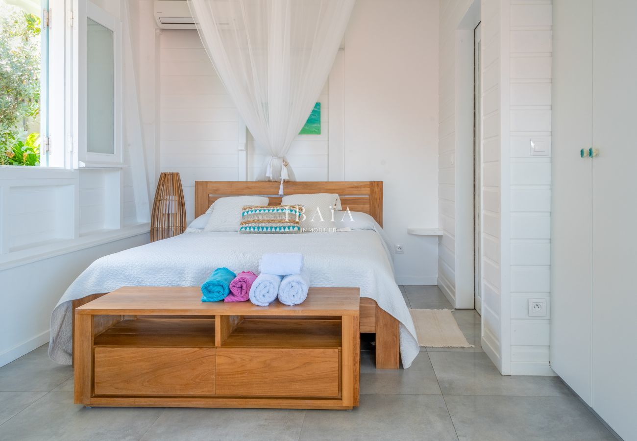 Bedroom air-conditioned and equipped with a mosquito net