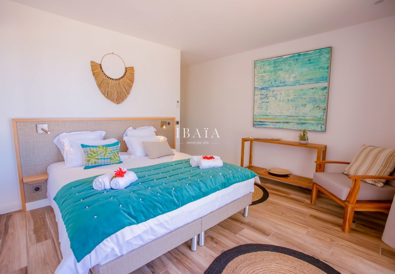 Beautifully decorated and air-conditioned room