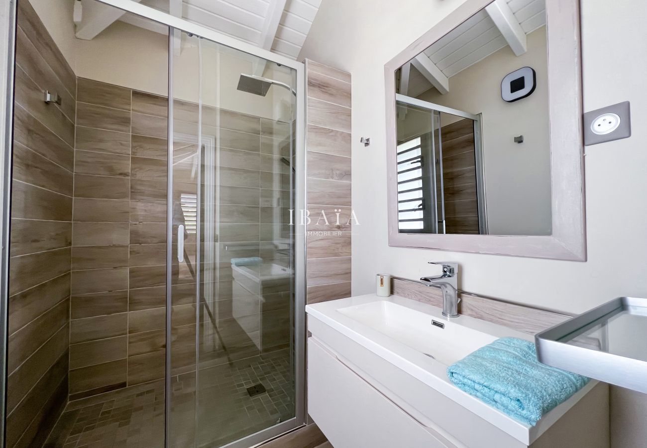 Bathroom with basin and walk-in shower