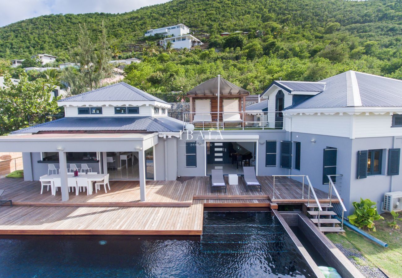 Villa luxury infinity pool tropical mountain
