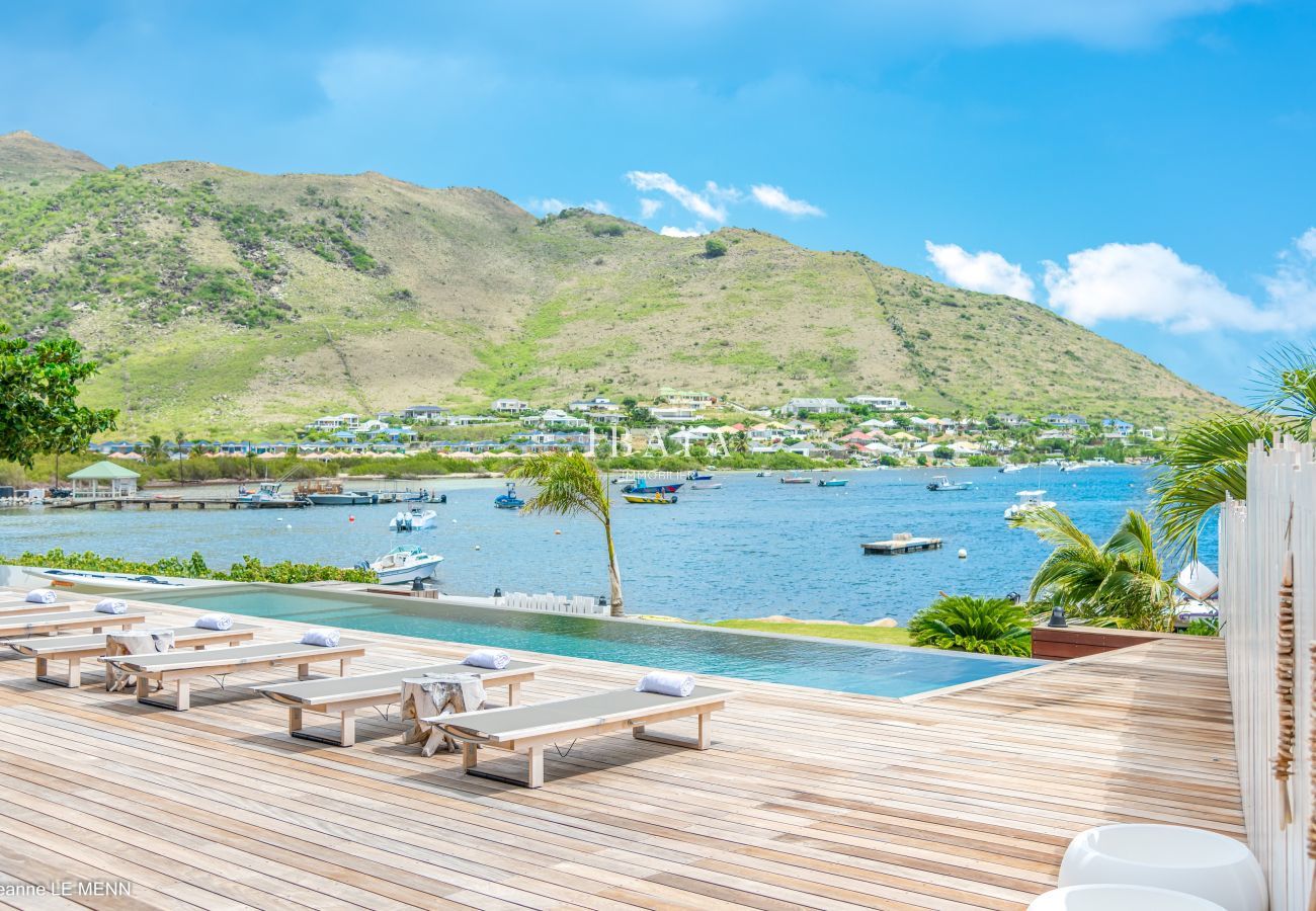 Terrace deckchairs infinity pool sea view