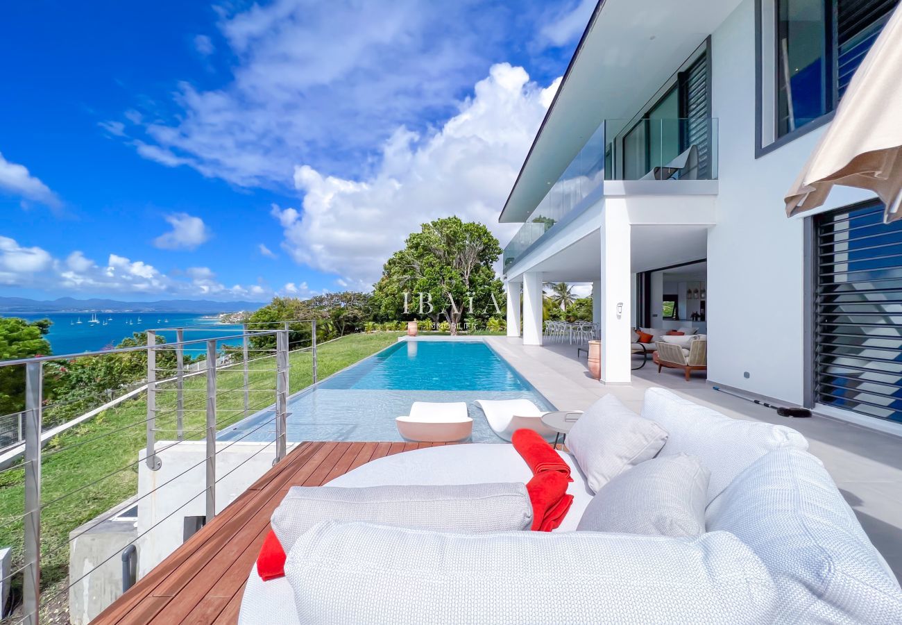 Modern villa with infinity pool sea view