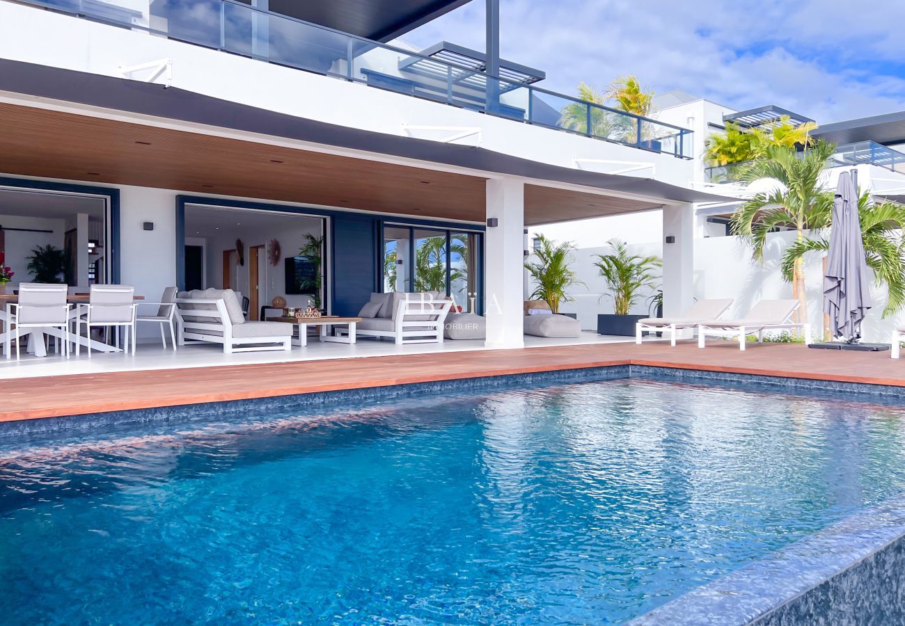 Stylish villa with pool