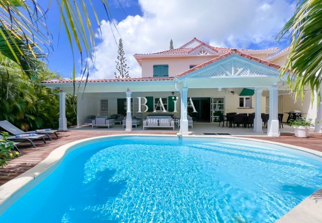 Piscina y terraza Villa Sucrier