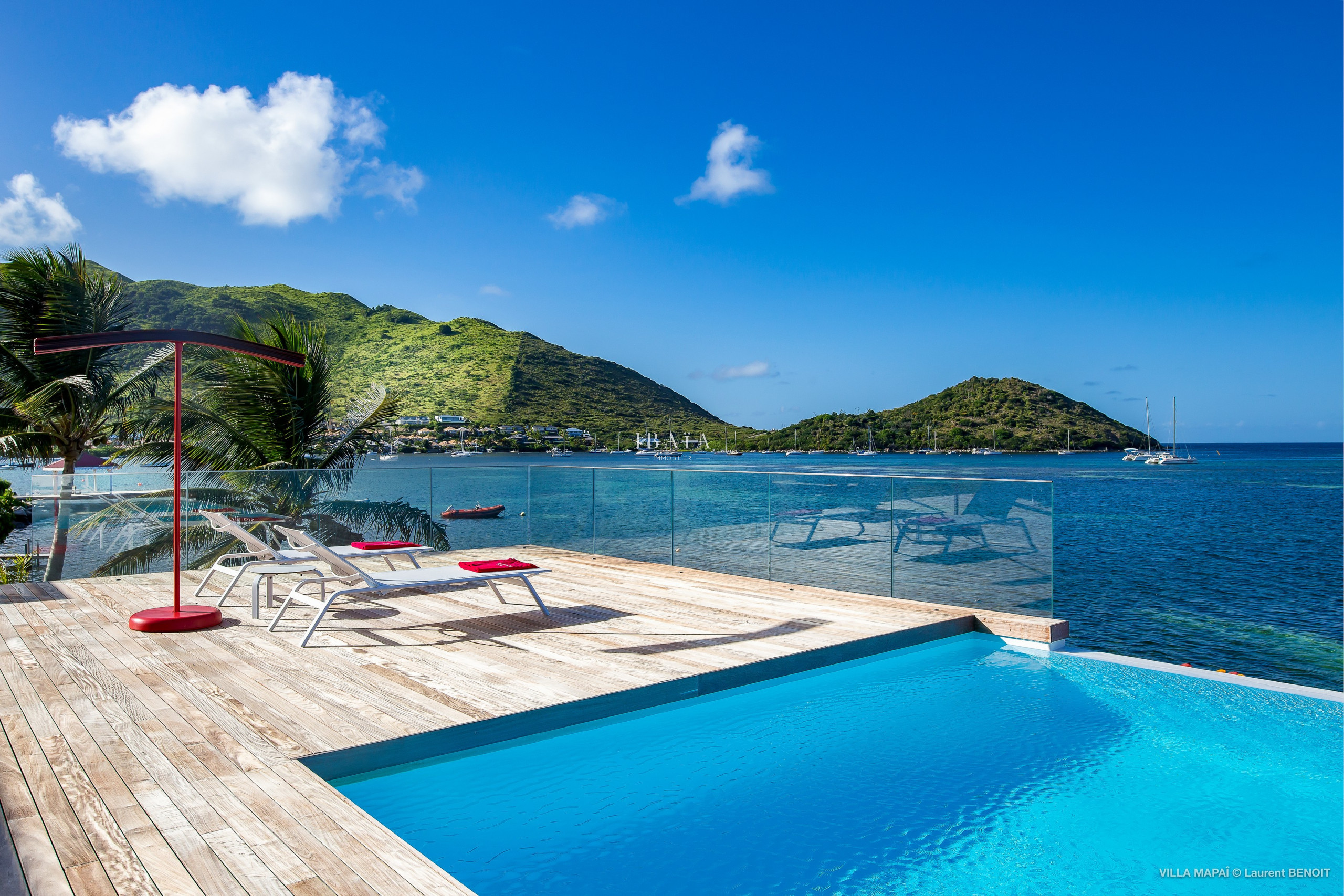 Piscina mar terraza madera chalet gama alta