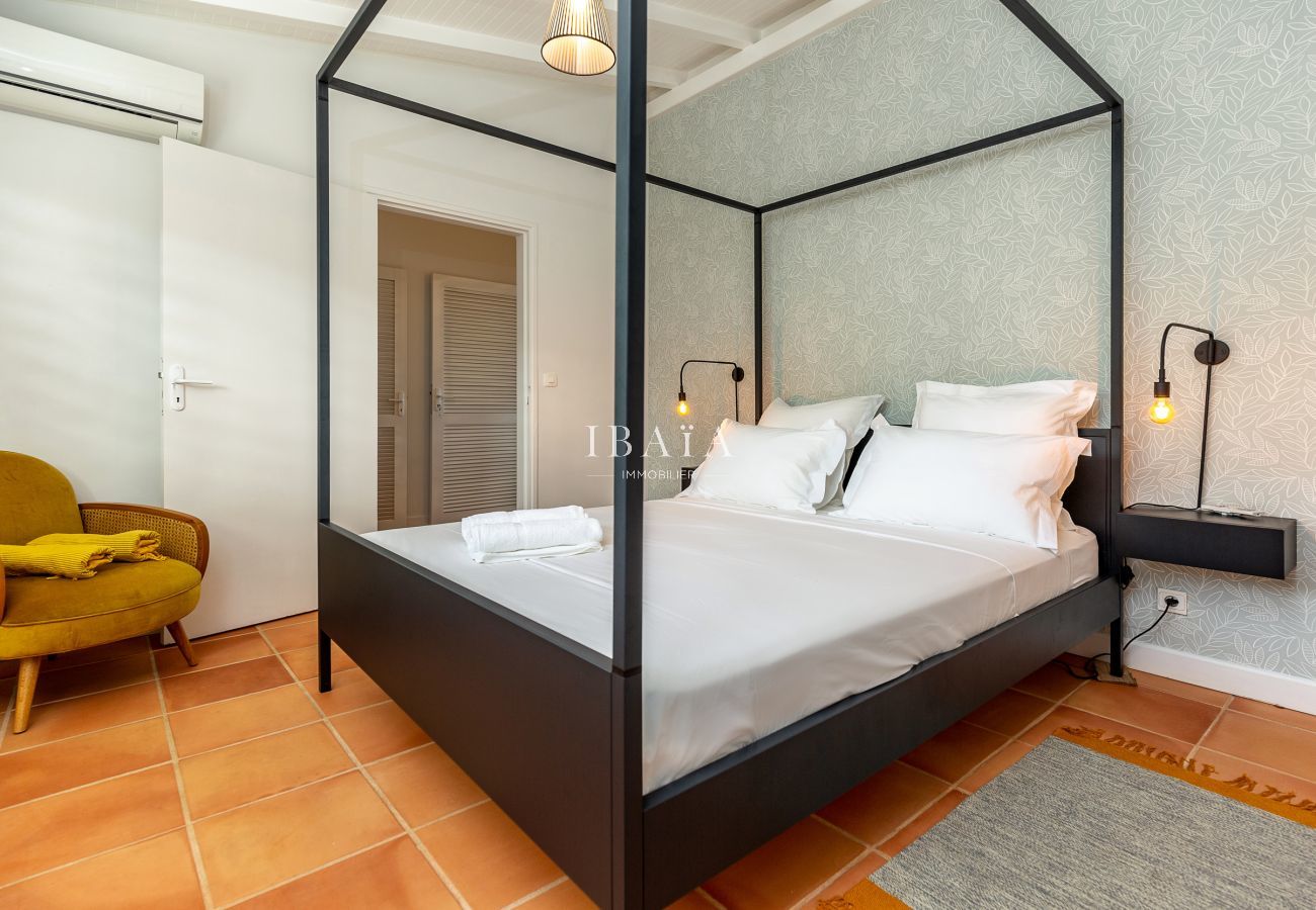 habitación climatizada con una cama doble Queen Size (160/200)