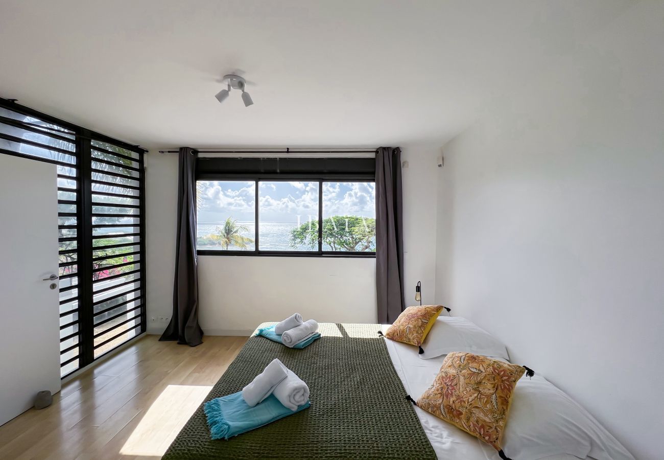 Habitación amplia, luminosa y finamente decorada