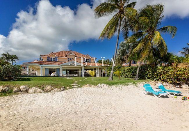 Transat et plage de sable blanc en accès direct