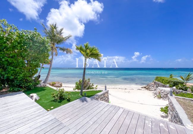 Accès à la plage de sable blanc et mer du lagon de Saint-François - Villa haut de gamme aux Antilles