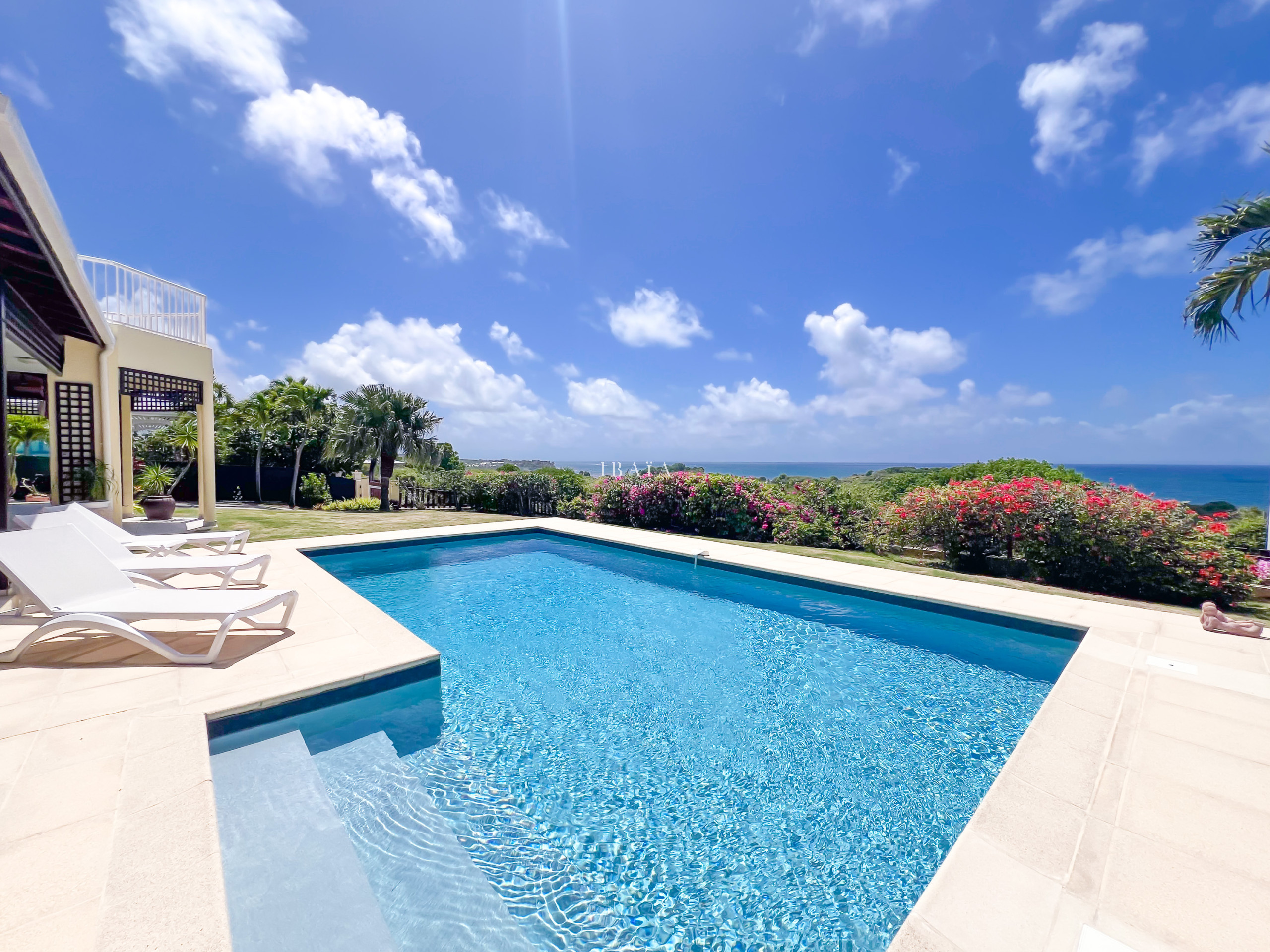 Piscine privée avec vue mer à la Villa Lagonys, Le Gosier