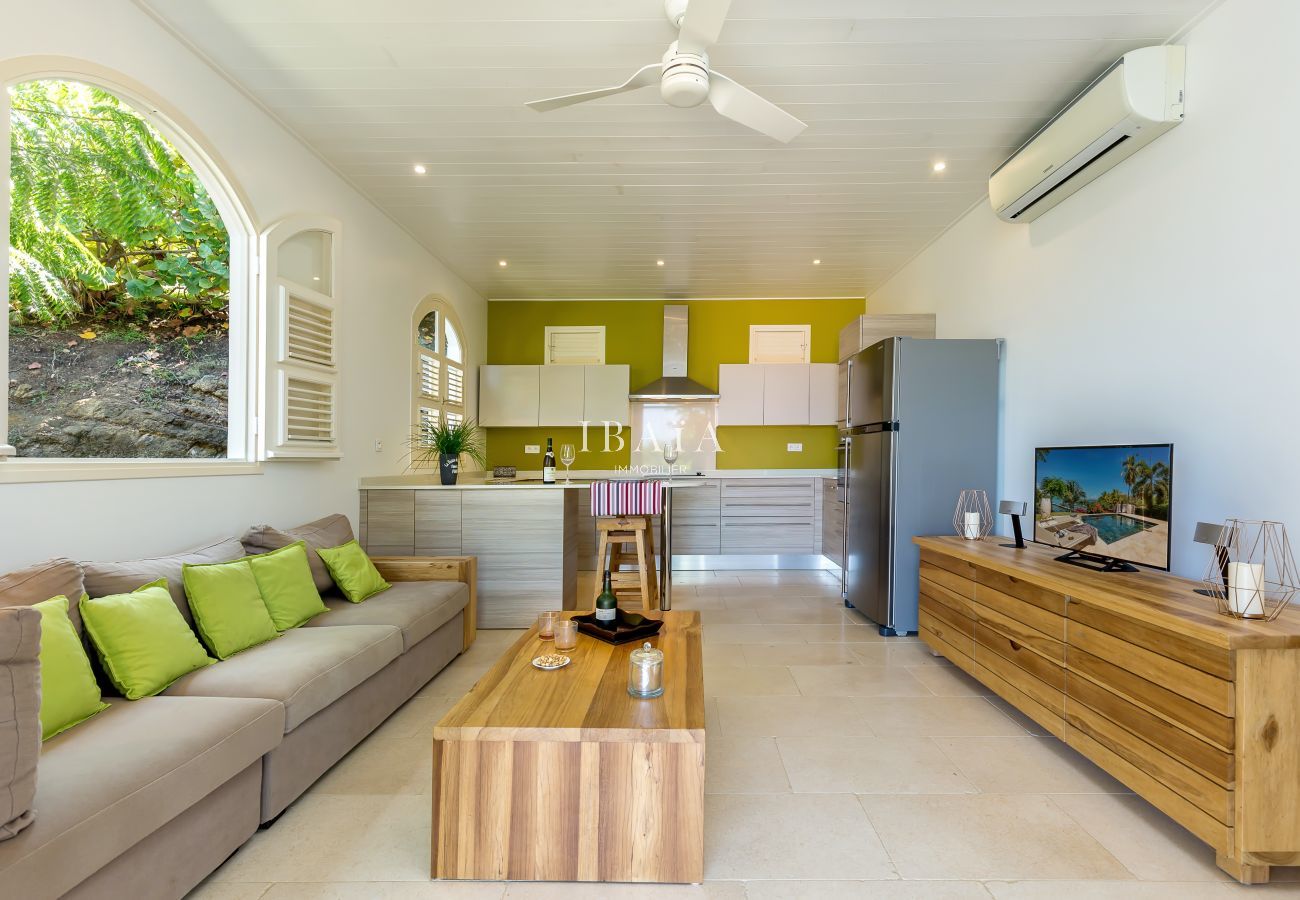 Salon d'intérieur du bungalow indépendant