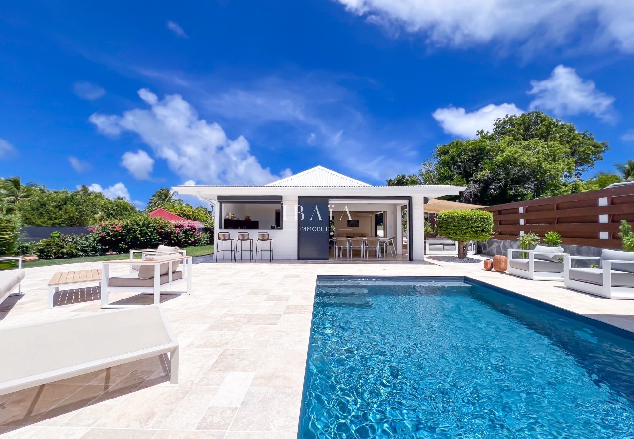 Piscine privée et terrasse design